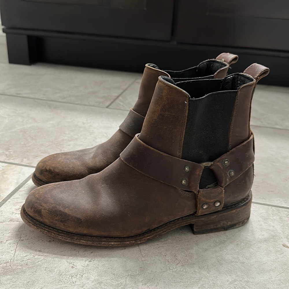 Frye Women’s Chelsea Ankle Bootie